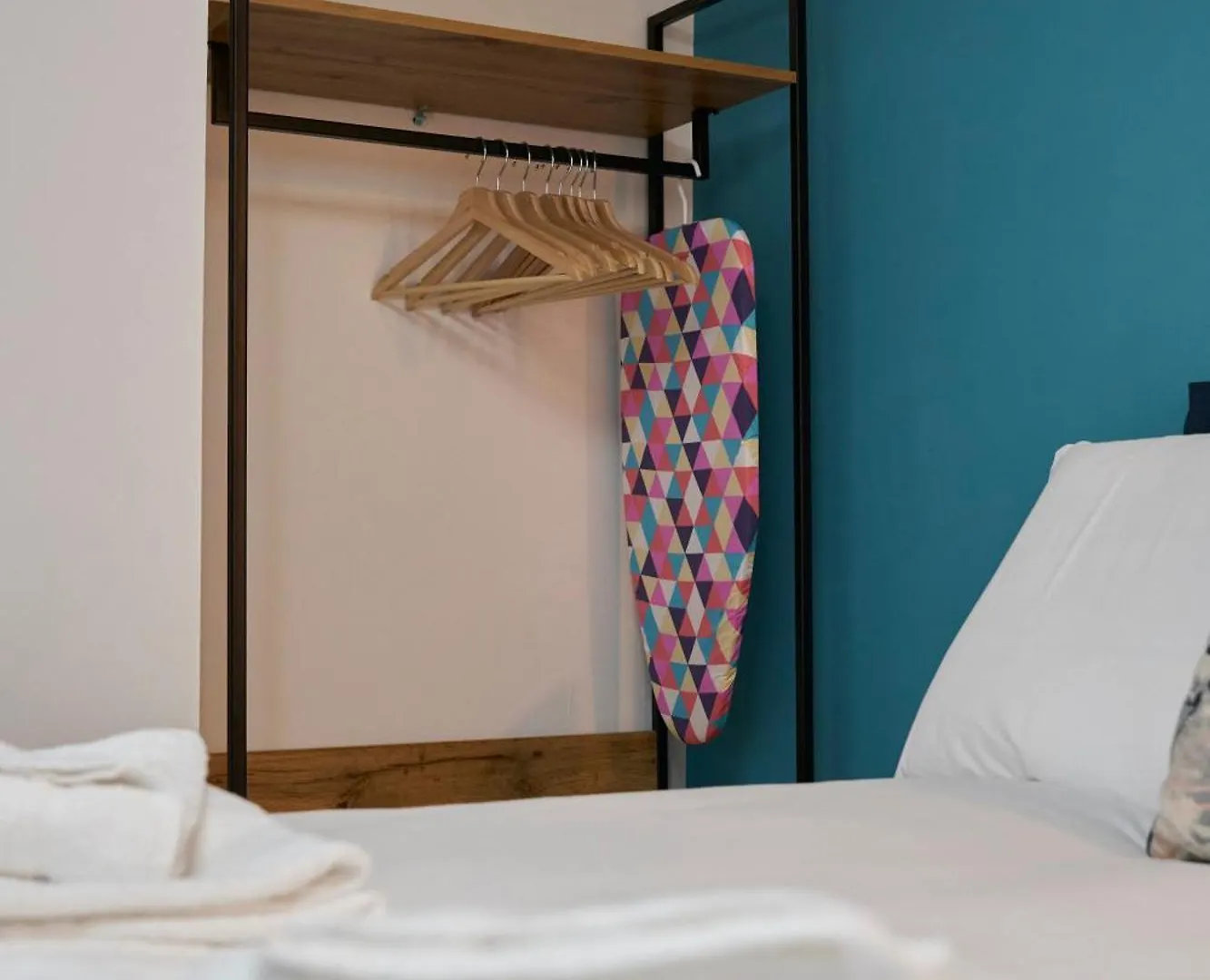Kahuna Stays Central Gloucester Apartments, Ideal For Contractors, Professionals & City Visitors