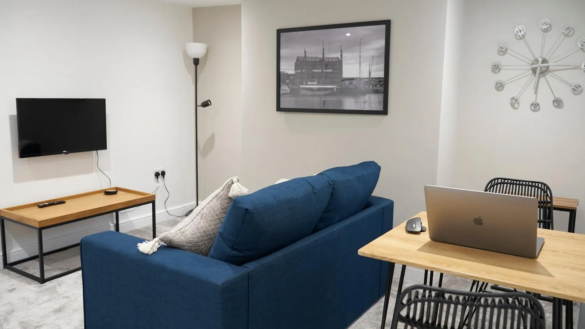 Kahuna Stays Central Gloucester Apartments, Ideal For Contractors, Professionals & City Visitors Apartment