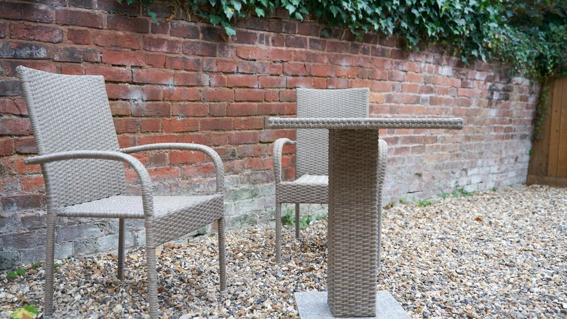 Kahuna Stays Central Gloucester Apartments, Ideal For Contractors, Professionals & City Visitors