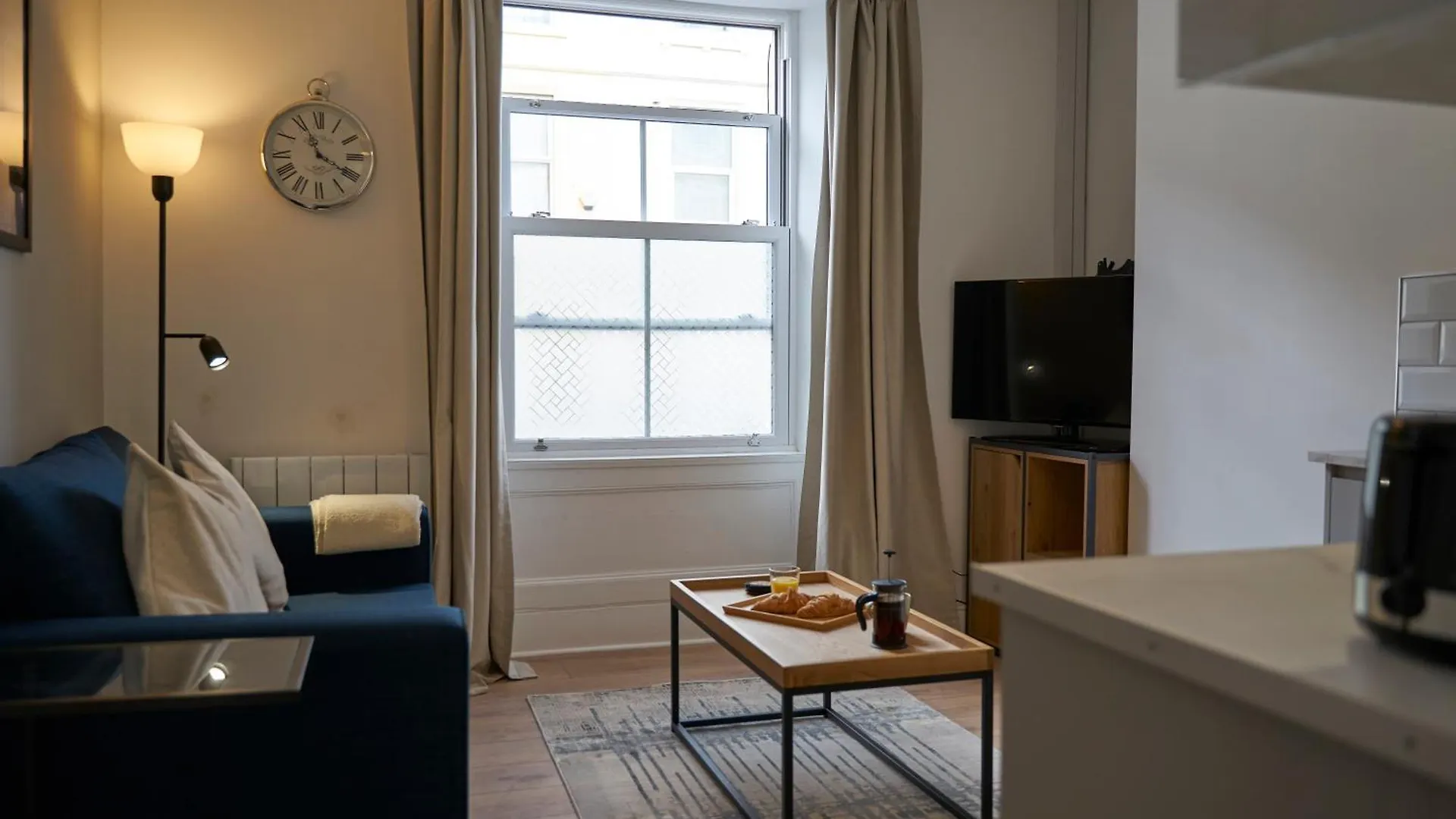 Kahuna Stays Central Gloucester Apartments, Ideal For Contractors, Professionals & City Visitors
