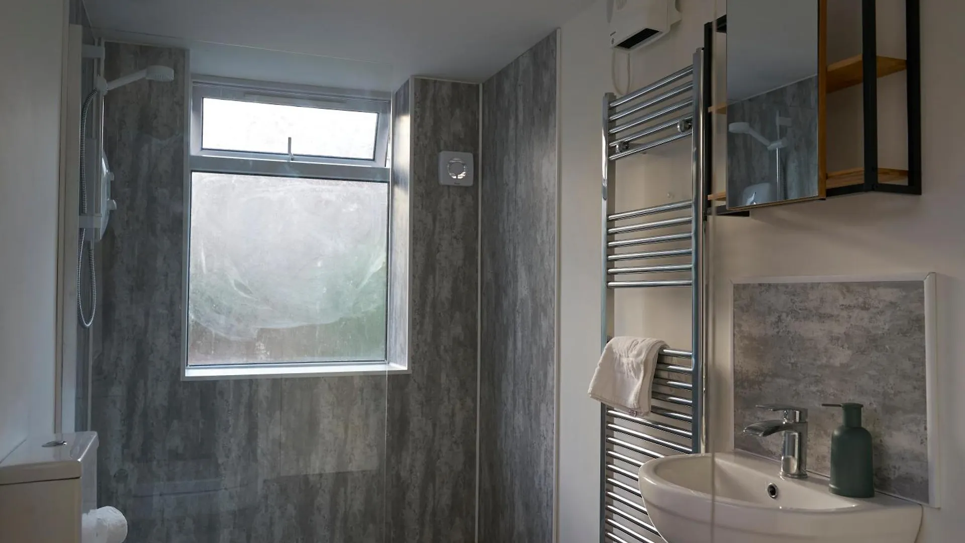 Apartment Kahuna Stays Central Gloucester Apartments, Ideal For Contractors, Professionals & City Visitors United Kingdom