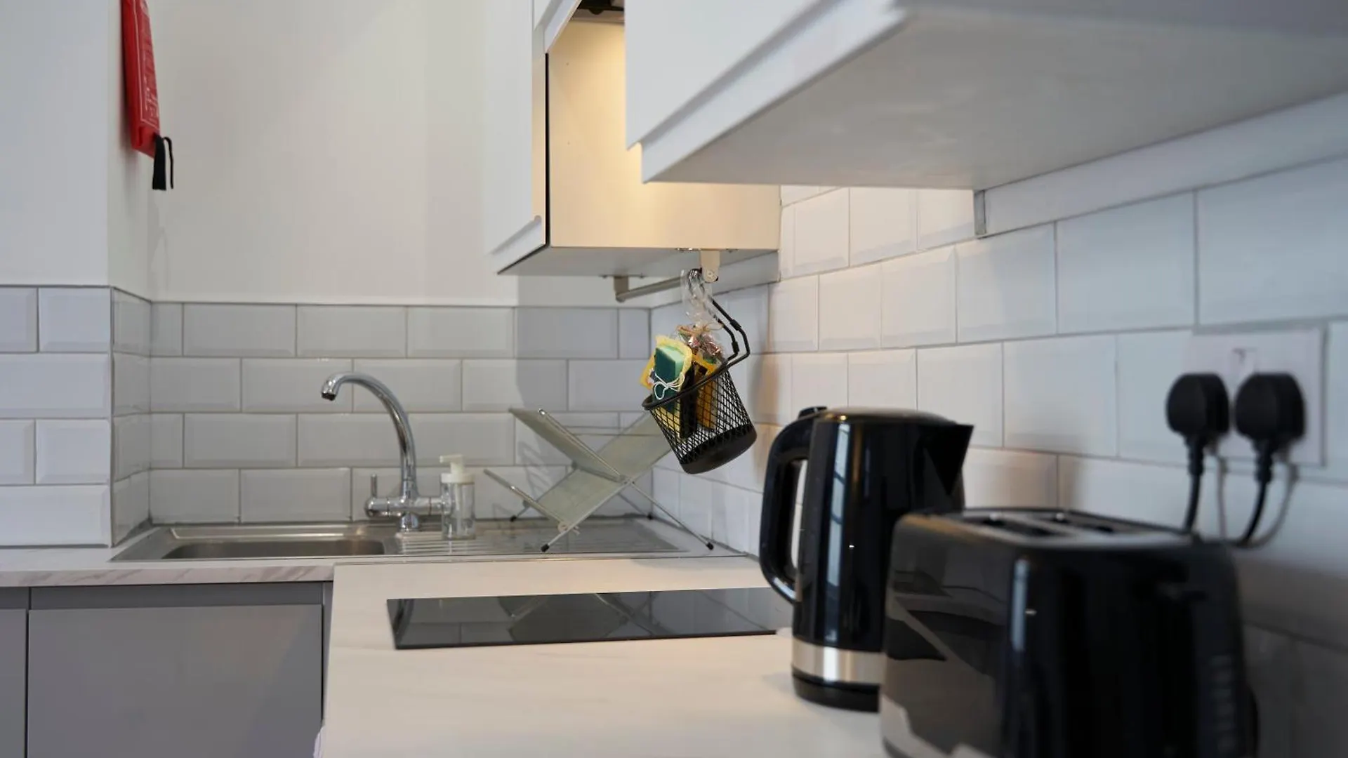 Kahuna Stays Central Gloucester Apartments, Ideal For Contractors, Professionals & City Visitors 0*,