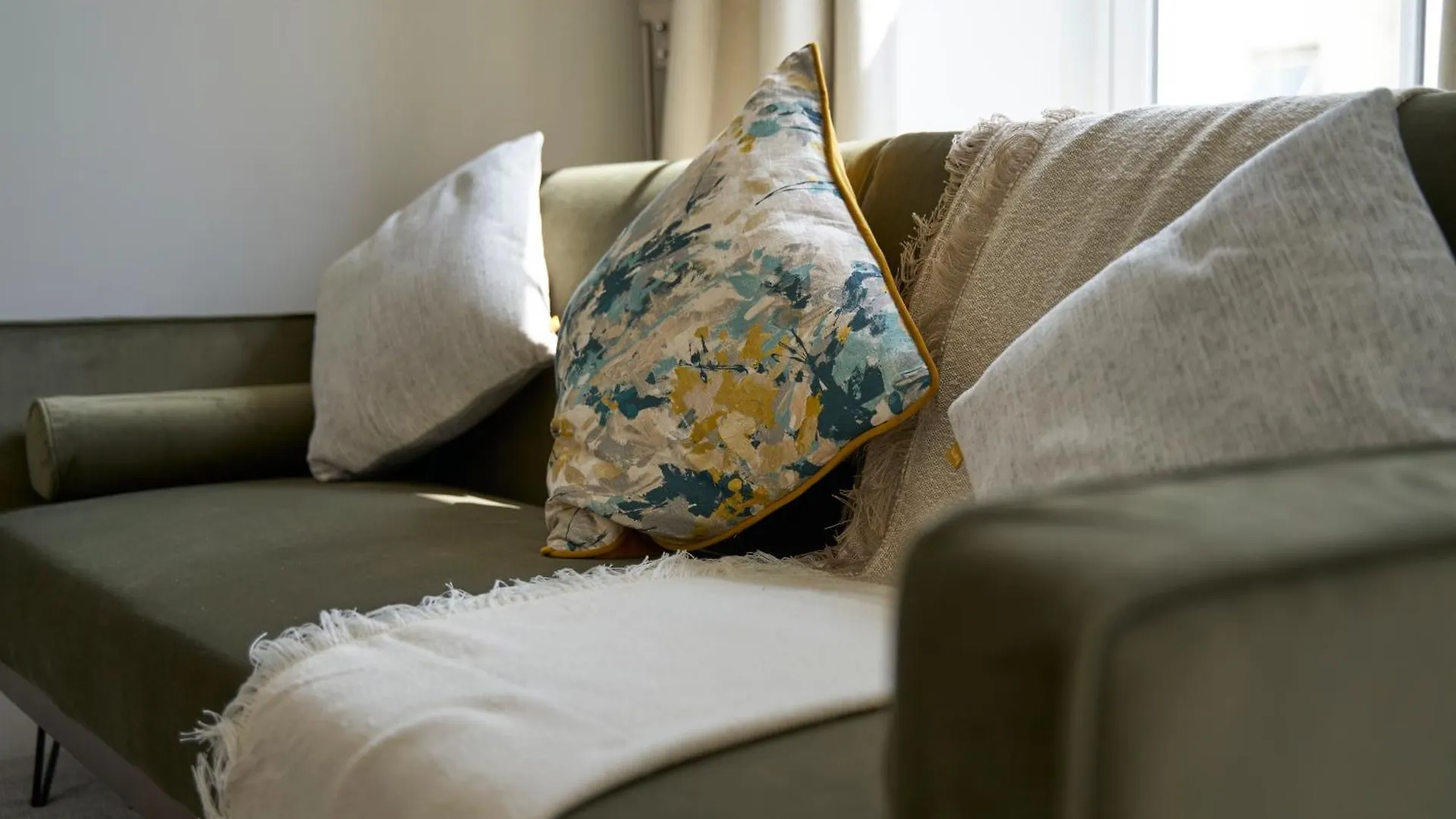 Kahuna Stays Central Gloucester Apartments, Ideal For Contractors, Professionals & City Visitors Apartment