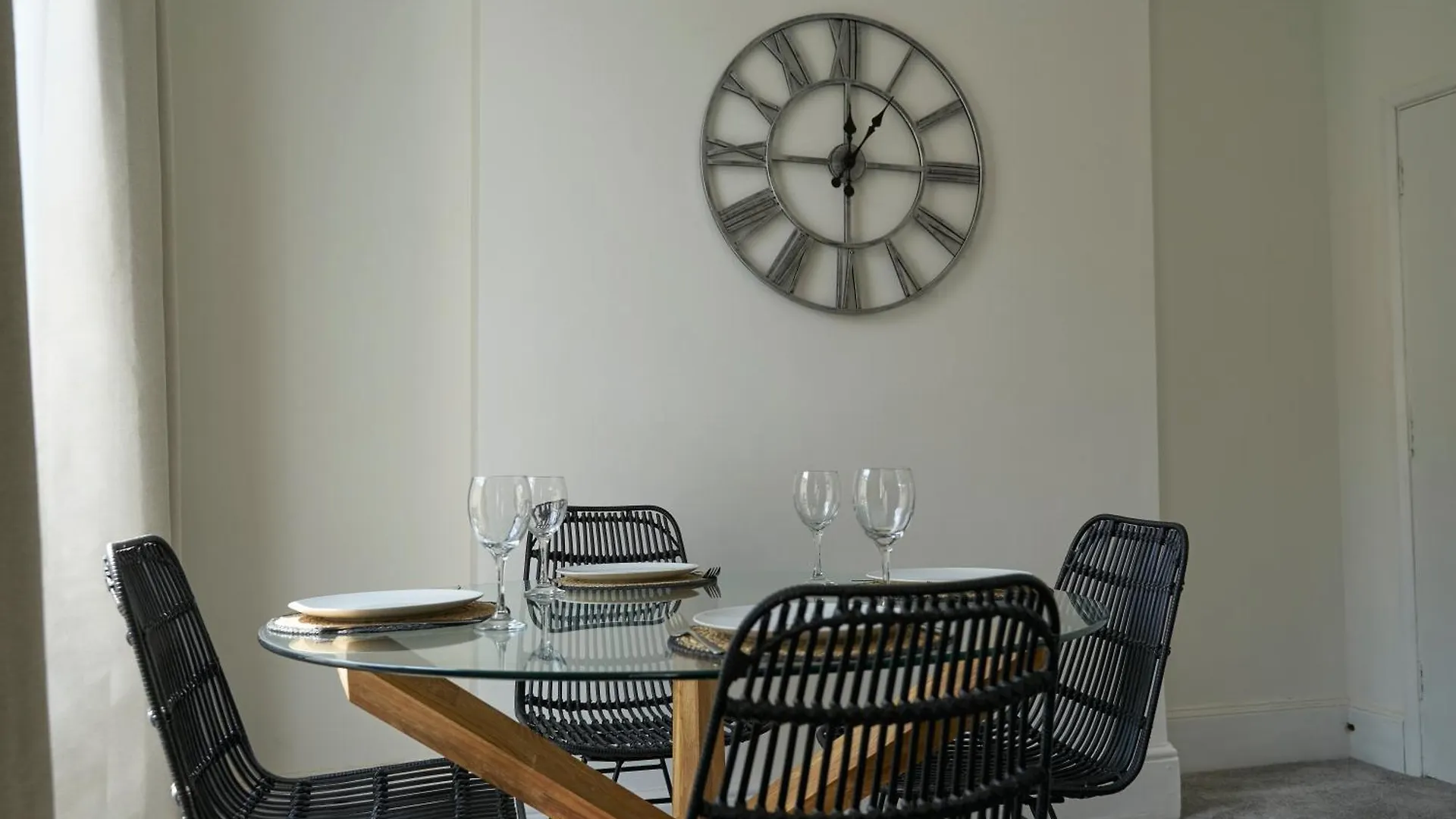 Apartment Kahuna Stays Central Gloucester Apartments, Ideal For Contractors, Professionals & City Visitors
