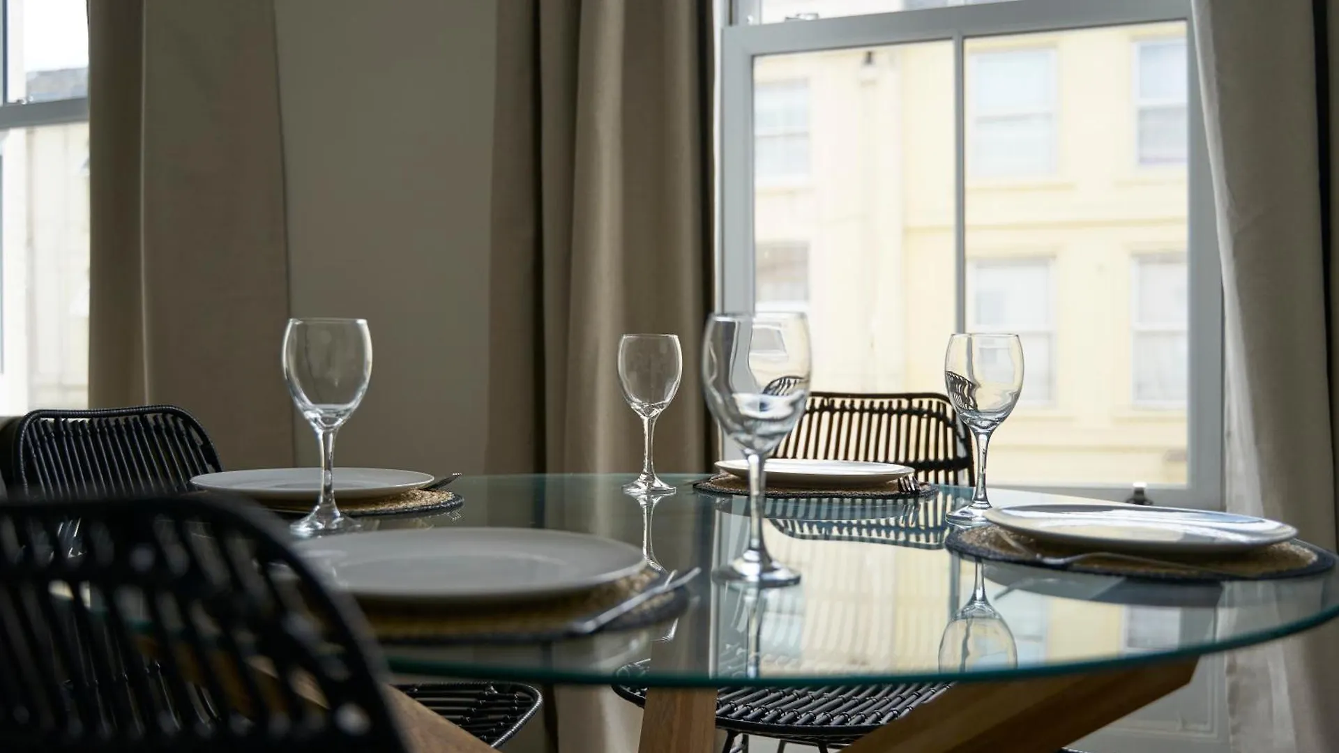 Kahuna Stays Central Gloucester Apartments, Ideal For Contractors, Professionals & City Visitors United Kingdom