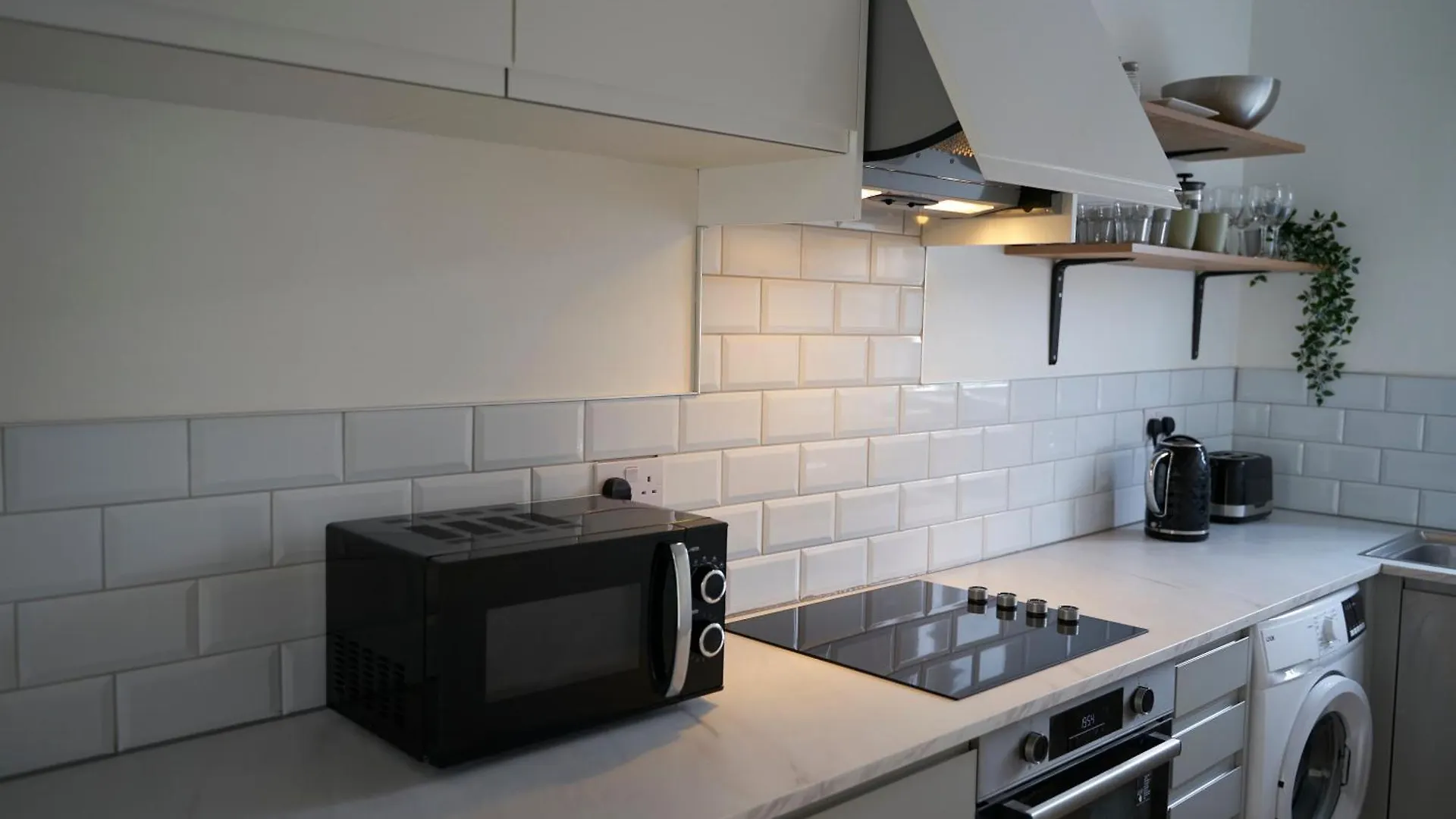 Apartment Kahuna Stays Central Gloucester Apartments, Ideal For Contractors, Professionals & City Visitors