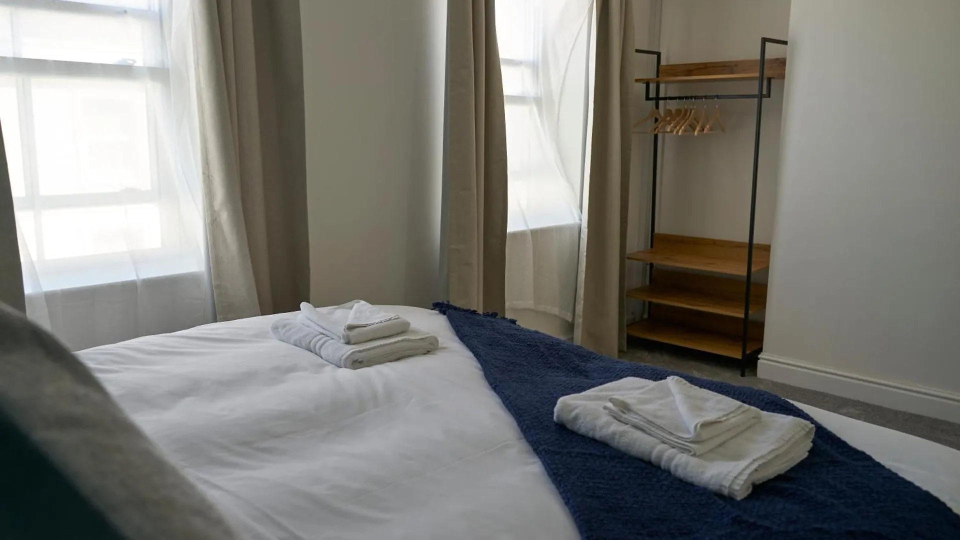 Apartment Kahuna Stays Central Gloucester Apartments, Ideal For Contractors, Professionals & City Visitors
