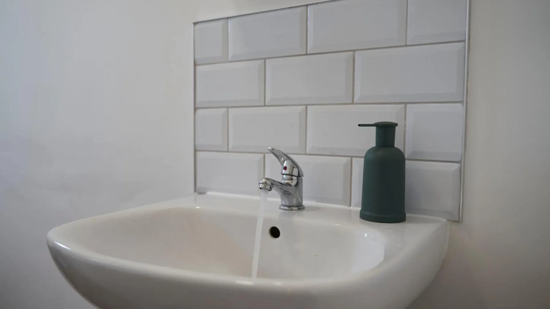 Kahuna Stays Central Gloucester Apartments, Ideal For Contractors, Professionals & City Visitors Apartment