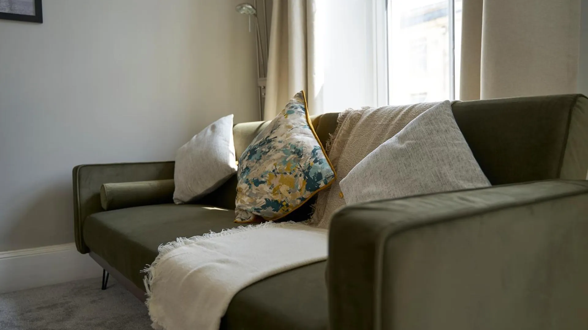 Kahuna Stays Central Gloucester Apartments, Ideal For Contractors, Professionals & City Visitors United Kingdom